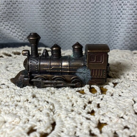 Old Brass Steam Locomotive Train‎ Pencil Sharpener - Picture 3 of 7